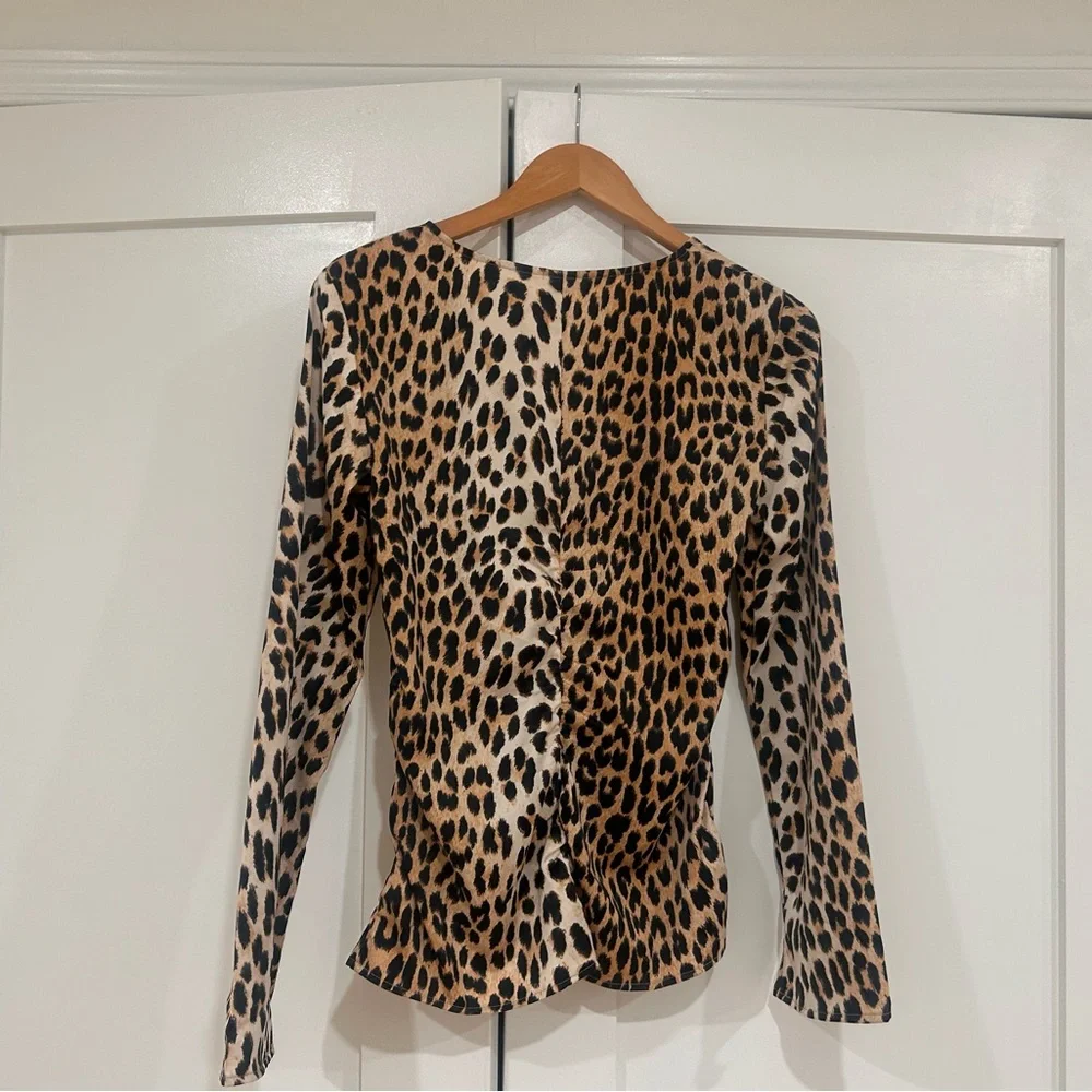 H&M Rouched Leopard Print V-Neck Blouse - Picture 3 of 4